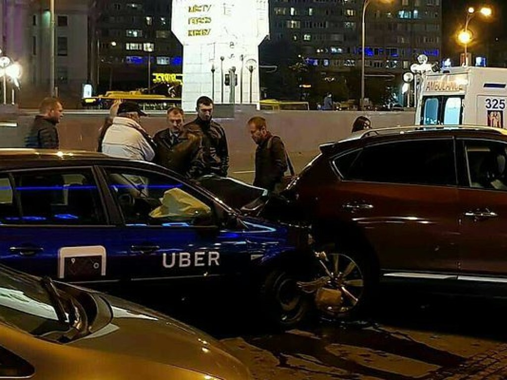 В Киеве водитель Uber устроил массовое ДТП и скрылся (ФОТО)