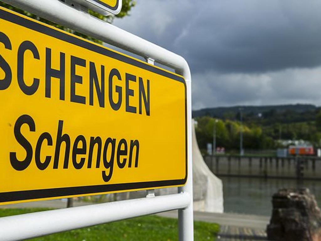 В Германии продлили пограничный контроль с шенгенскими странами на полгода