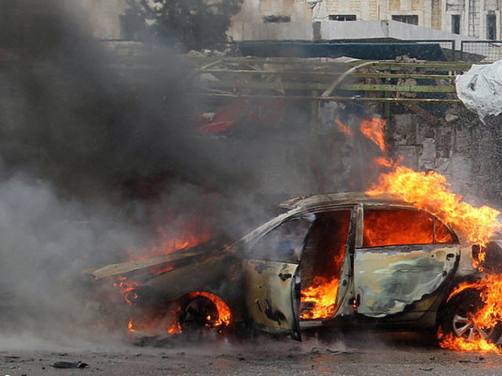 В Сирии возле группы беженцев взорвались 3 заминированные авто, десятки погибших