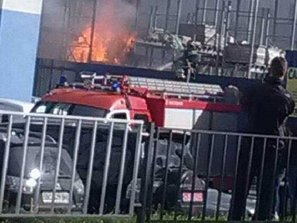 Во Львове начался пожар на складах гипермаркета (ФОТО, ВИДЕО)