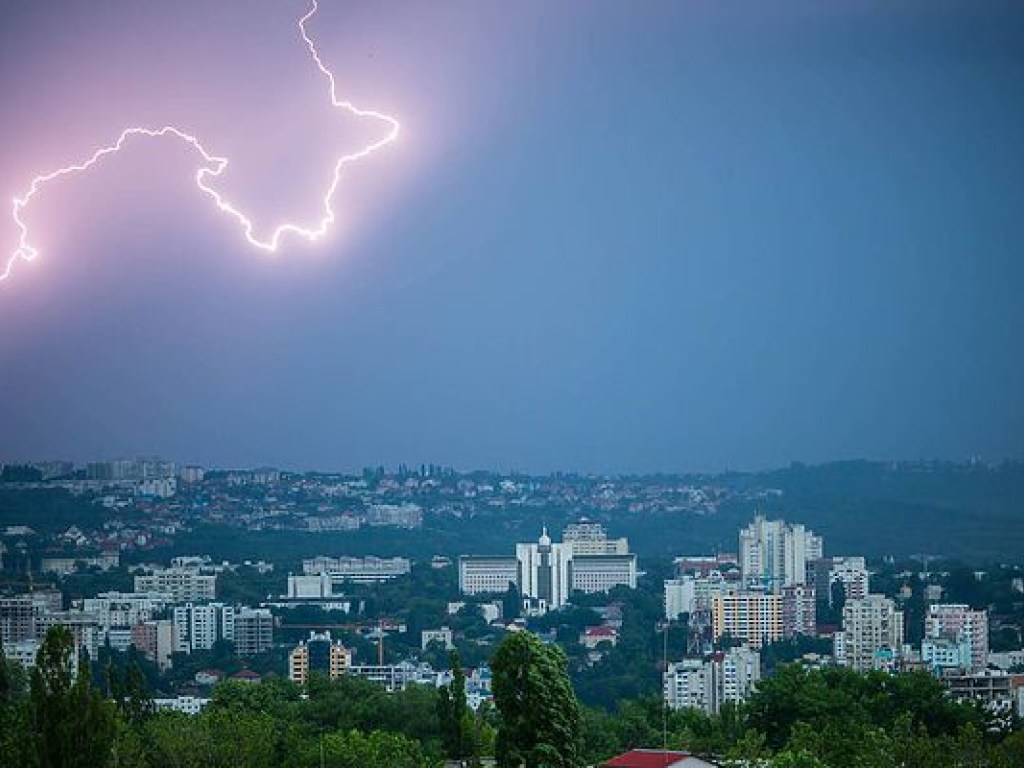 Синоптики предупредили о сильном ветре в Киеве, на  Прикарпатье – штормовое предупреждение