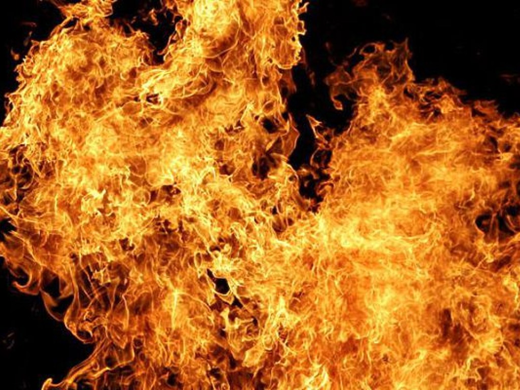 В Харькове сожгли автомобиль экс-прокурора области (ФОТО)