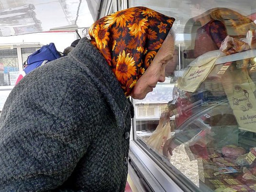 Из-за бедности многие украинцы готовы продать свой голос на выборах – политолог