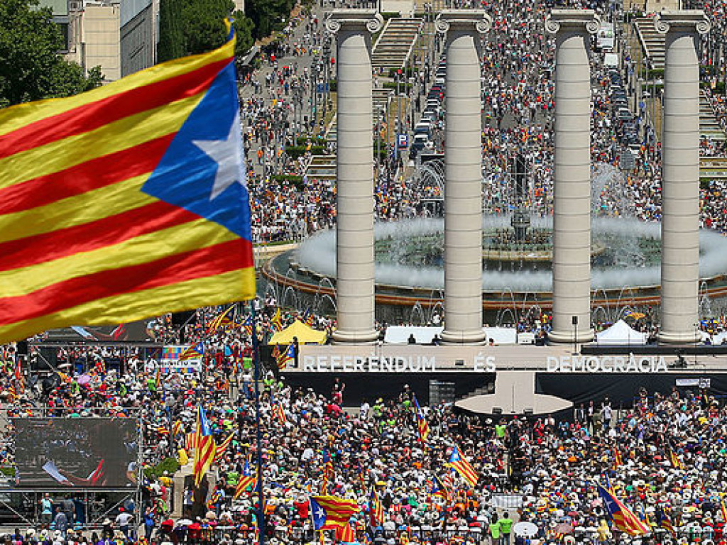 Испания рассматривает возможность изменения Конституции для выхода из кризиса