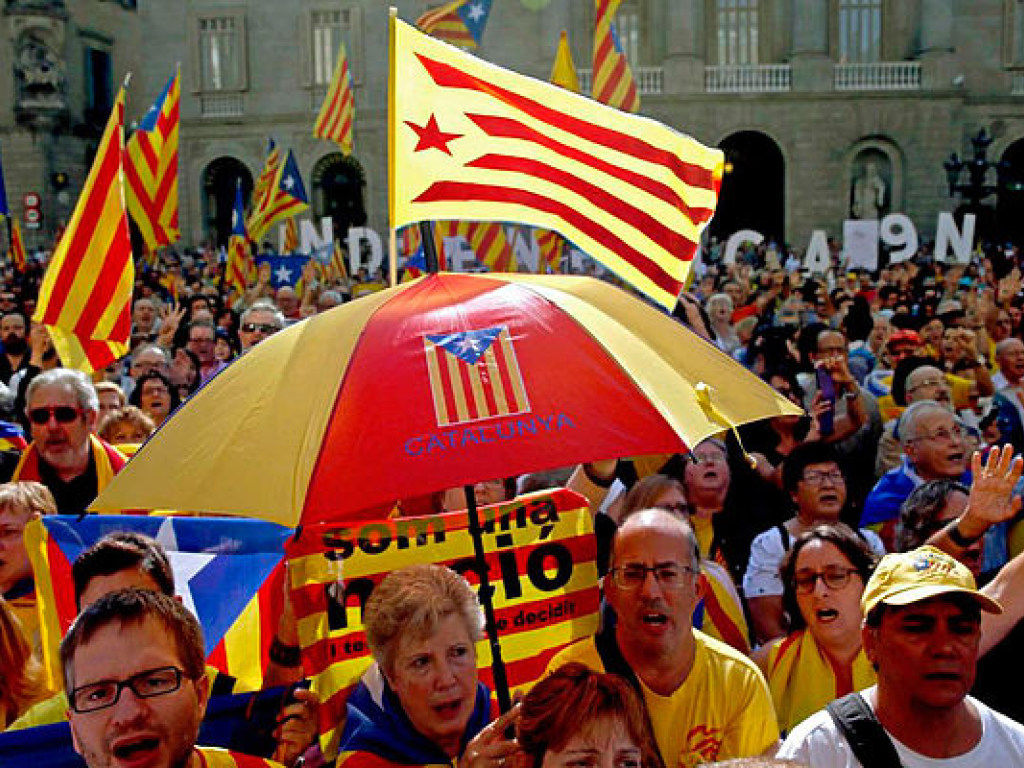 Власти Испании пригрозили взять Каталонию под контроль