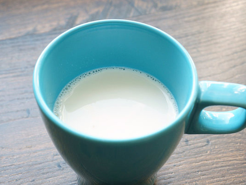 Полоскание с йодом и горячее молоко при простуде могут быть опасны – врач