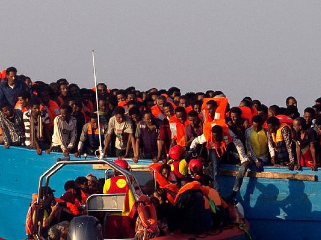 Судно ВМС Туниса затопило лодку мигрантов: 34 человека погибли