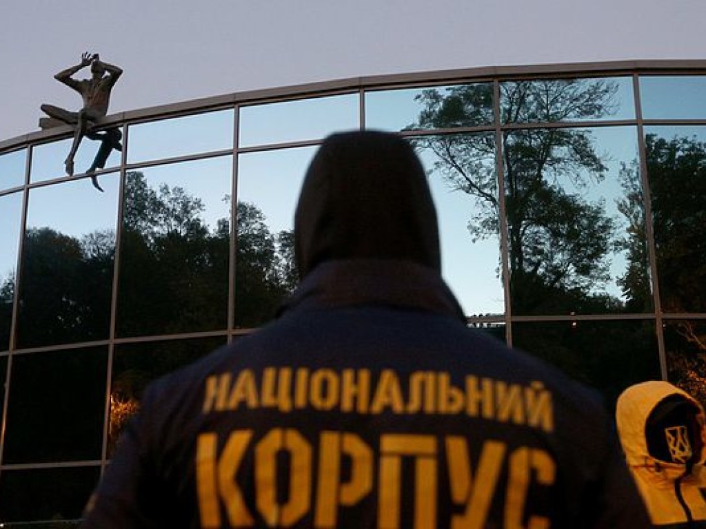 На вертолетной площадке Януковича устроят кинотеатр