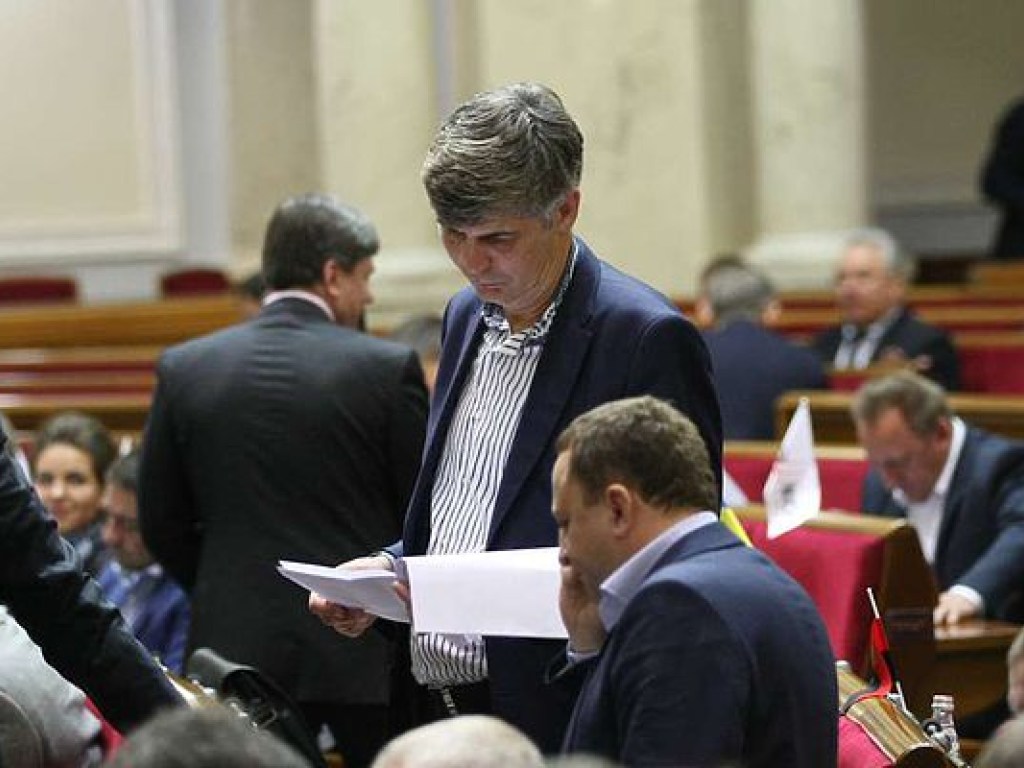 Рада включила в повестку дня законопроекты о снятии депутатской неприкосновенности