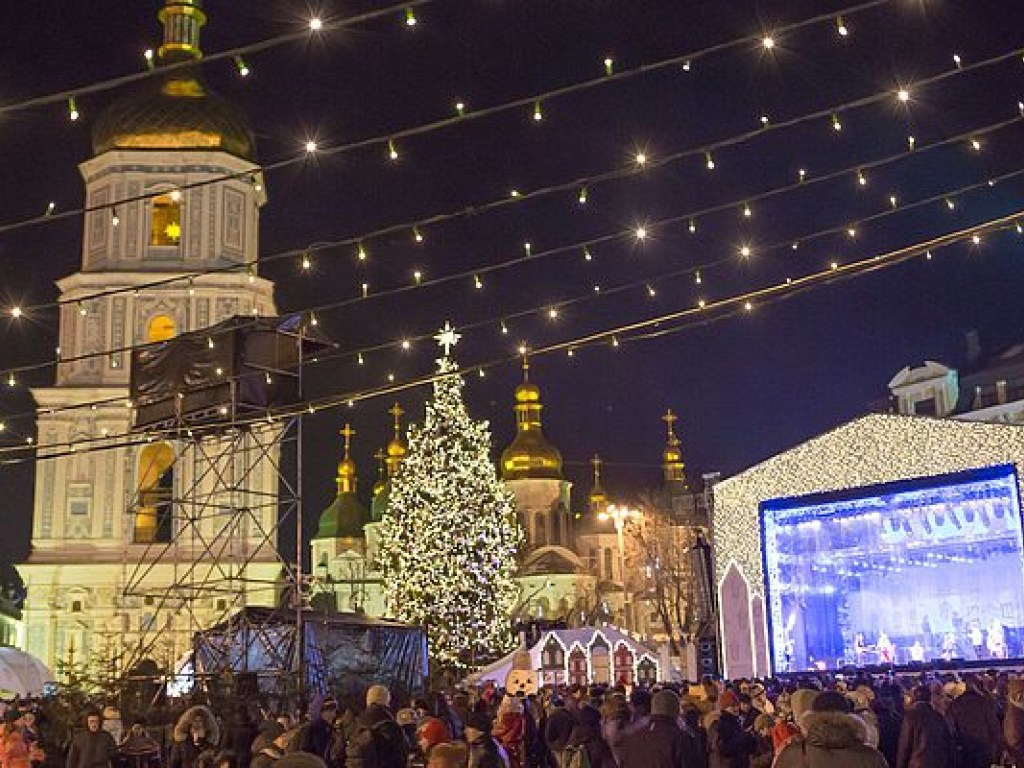 Новый год-2018: На Софийской площади проведут фестиваль иллюминации и световое шоу
