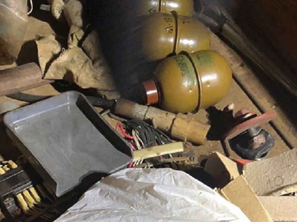 В Киеве обнаружили тайник со взрывчаткой и боеприпасами (ФОТО)