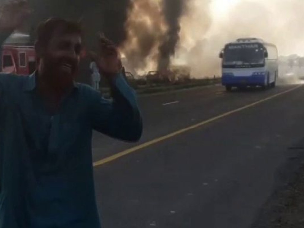 В Пакистане подорвался полицейский грузовик, есть жертвы