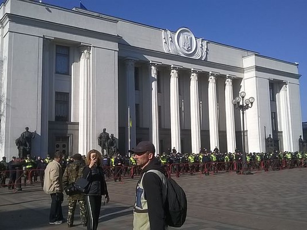 Протест под Радой: В гостинице «Украина» формируется группа титушек (ФОТО)