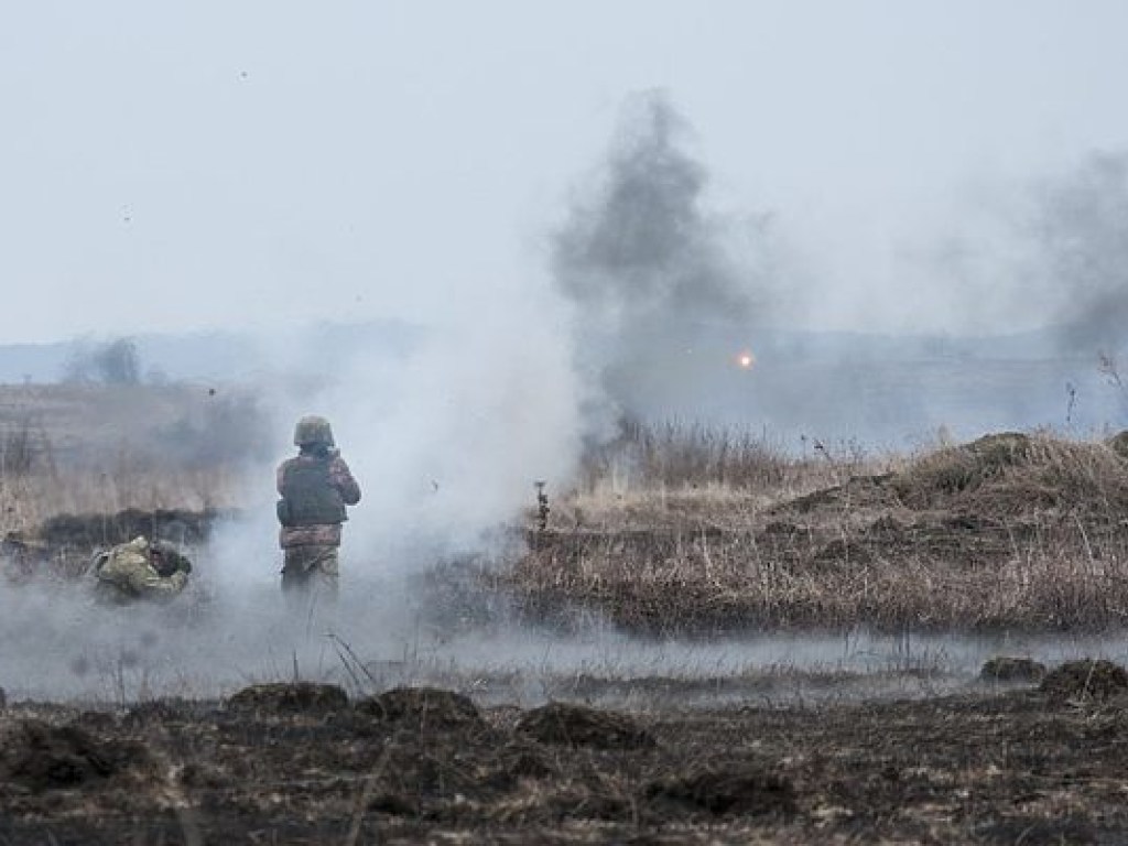 Сегодня в зоне АТО зафиксировали 22 обстрела позиций украинских военных -штаб