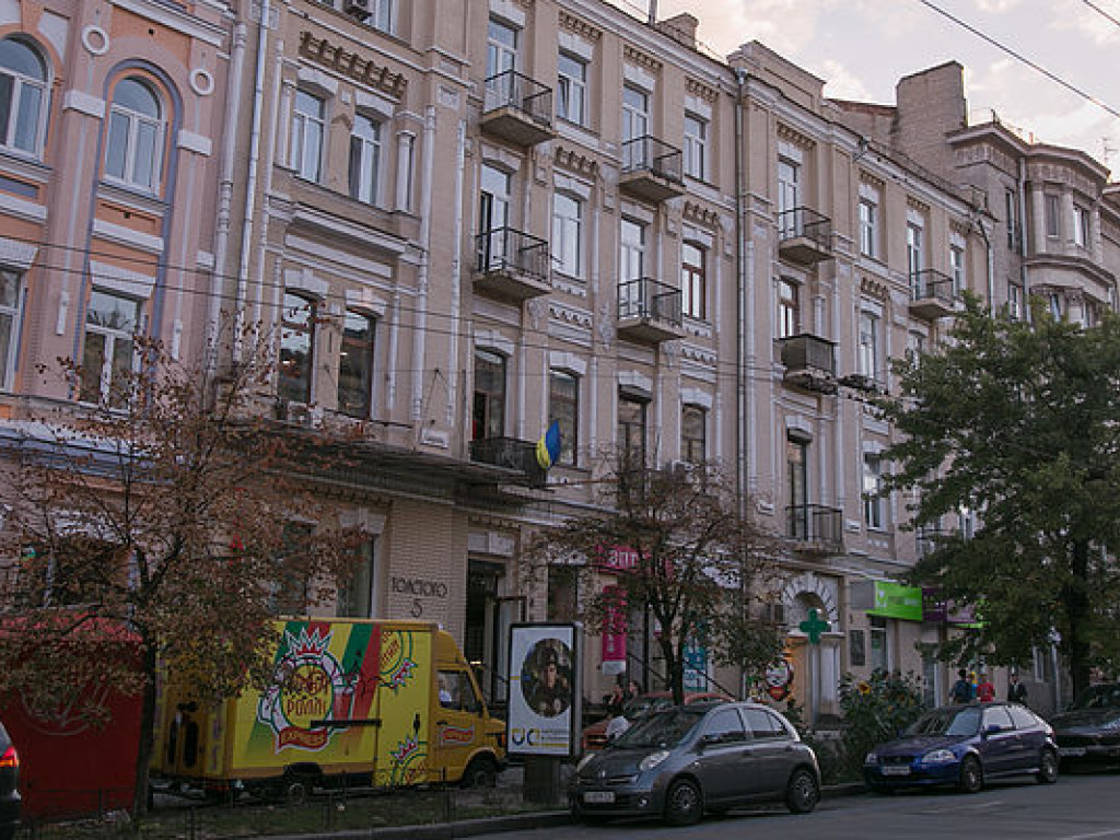 В Киеве 21 и 22 октября частично ограничат движение по улице Льва Толстого