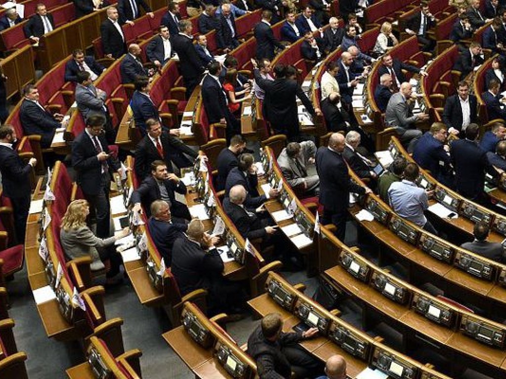 Отмена депутатской неприкосновенности не избавит Украину от беззакония со стороны власти – политолог