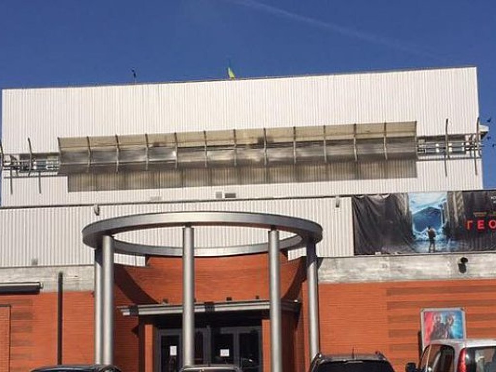 Владелец кинотеатра «Москва» в Одессе демонтировал вывеску из-за угроз (ФОТО)
