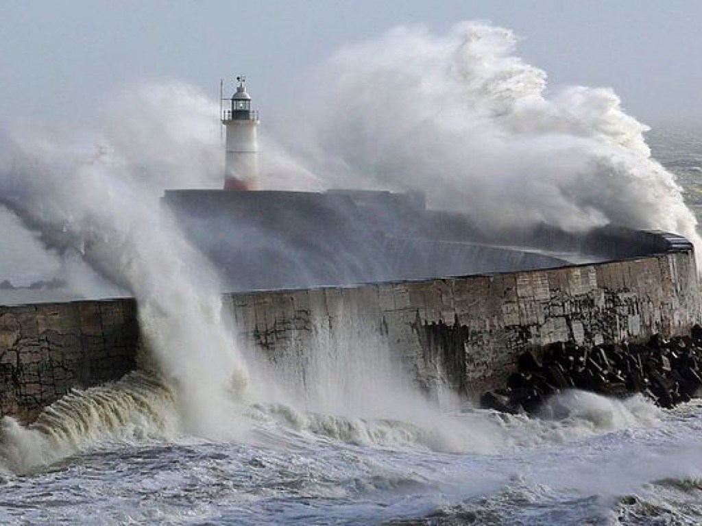 На выходных шторм &#171;Брайан&#187; достигнет берегов Великобритании и Ирландии