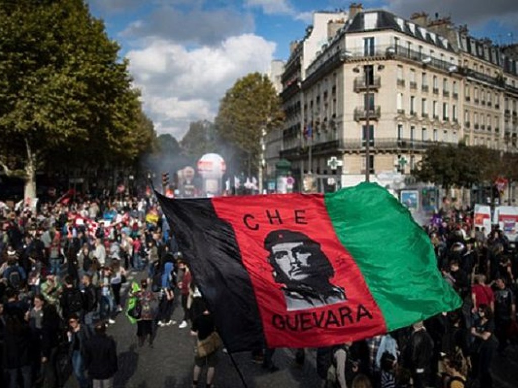 Около 40 тысяч французов протестовали против трудовой реформы Макрона (ФОТО)