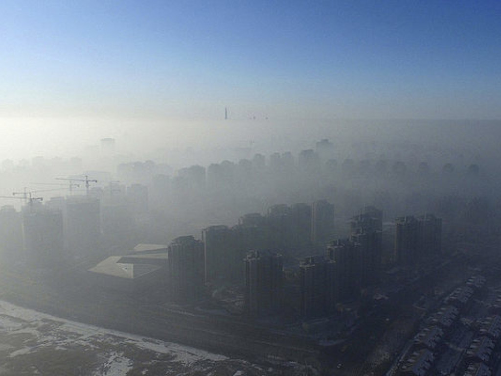 В Пекине продлили действие &#171;оранжевого&#187; уровня опасности из-за тумана