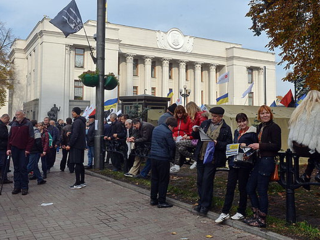 Митинги в центре Киева: Обстановка спокойная, количество митингующих и полиции уменьшилось