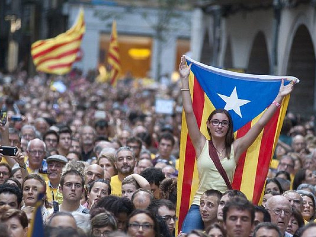 В Барселоне началась демонстрация в поддержку независимости Каталонии.  (ВИДЕО)