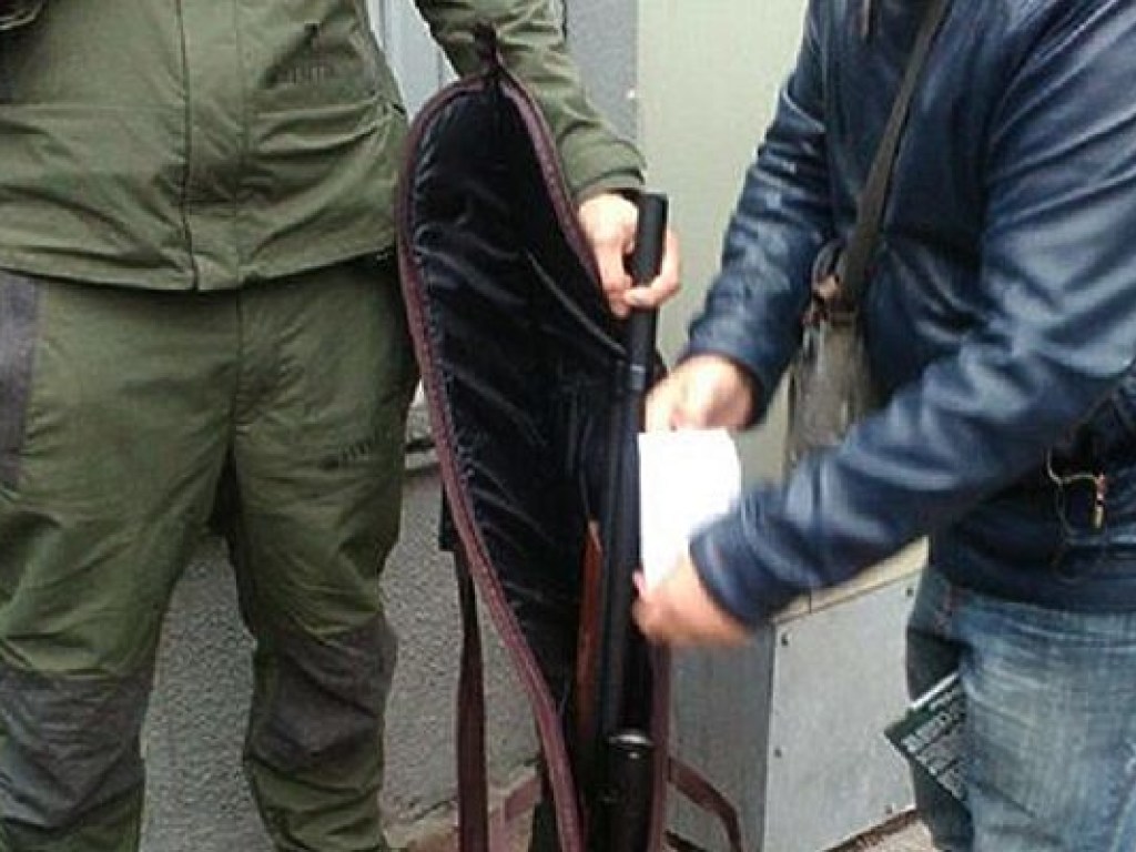 В Киеве задержали мужчину с оружием, направлявшегося на акцию под Раду &#8212; полиция  (ФОТО)