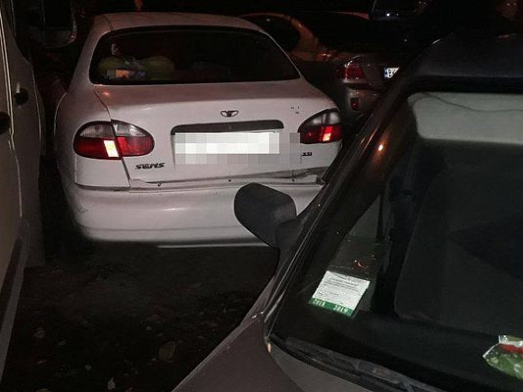 В Ровно пьяная женщина за рулем Lada протаранила 4 авто (ФОТО)