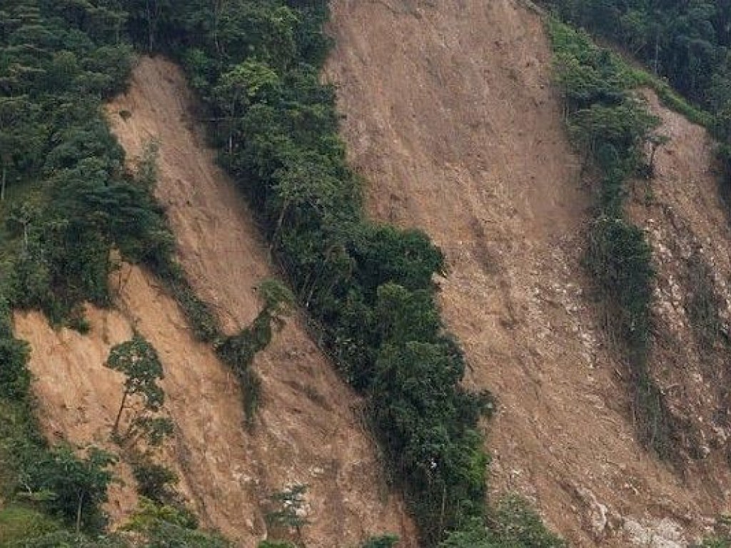 В Малайзии в результате обвала горных пород погибли 11 человек