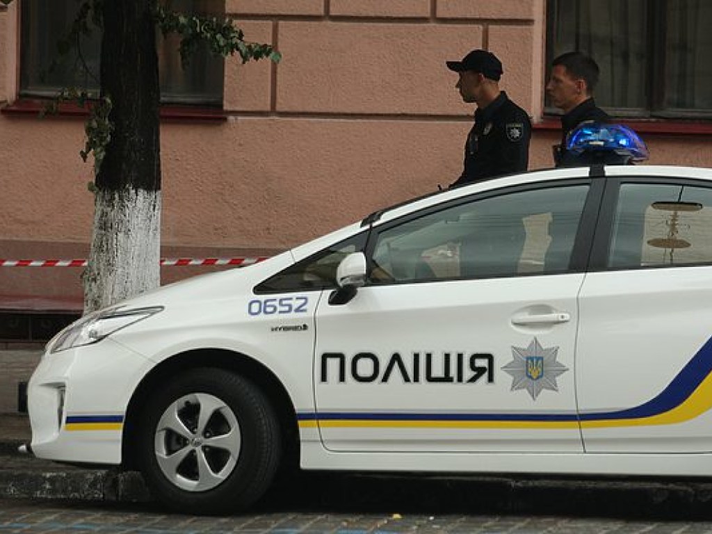 В Харькове полиция со стрельбой задержала мужчину после его отказа показать документы