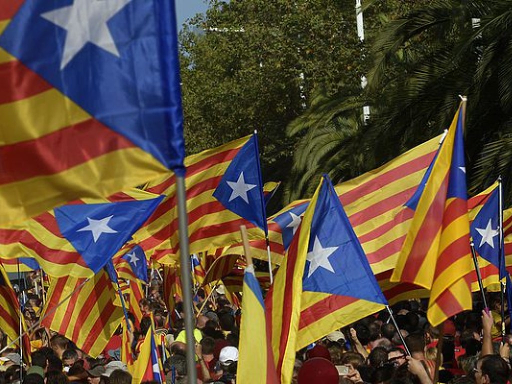 Комиссия сенаторов Испании определит действия Мадрида по Каталонии