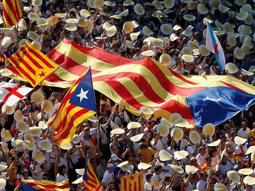 Правительство Испании пошло на жесткие меры против Каталонии