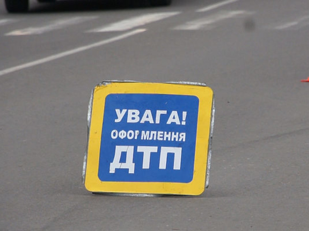 В Киеве легковушка на переходе сбила мужчину (ФОТО)