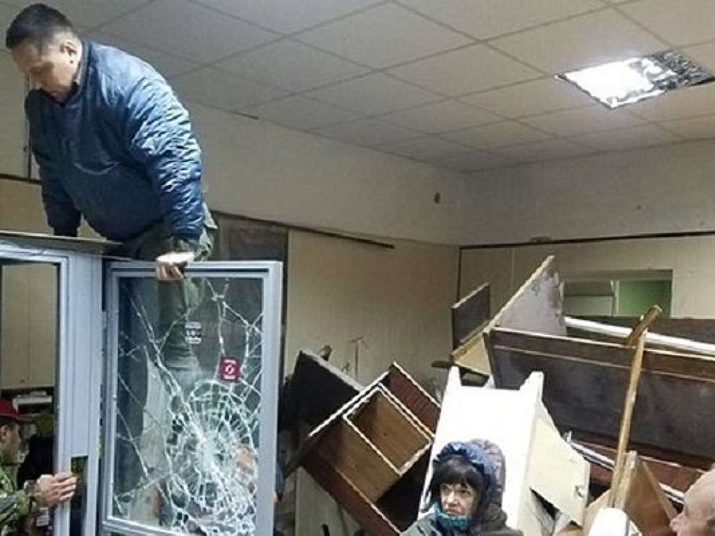 К суду по делу Коханивского стянули до сотни правоохранителей
