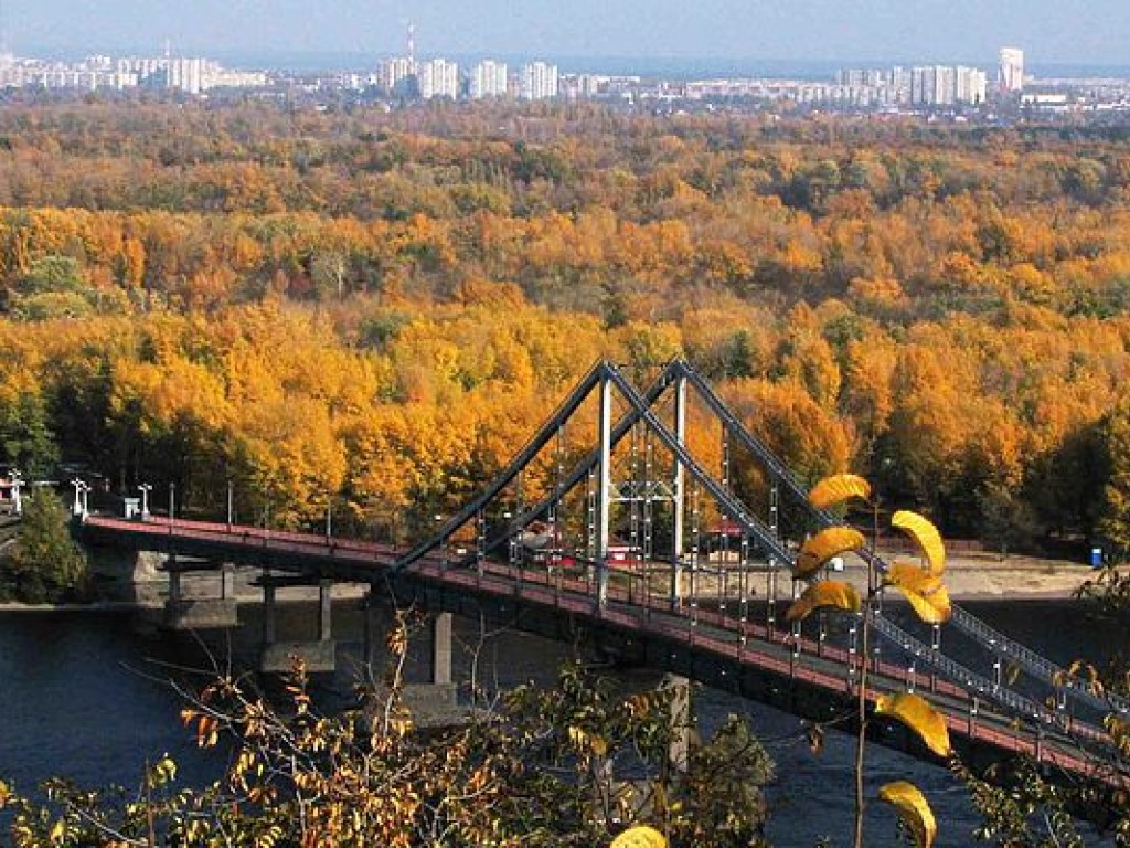 Въезд на Труханов остров в Киеве ограничат специальными столбиками