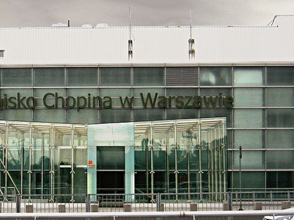 В варшавском аэропорту задержали украинцев, перевозивших большую партию кокаина