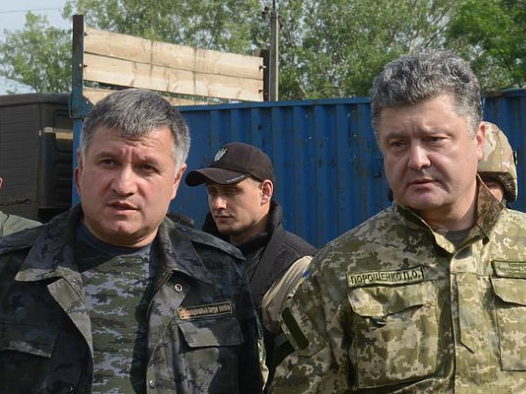 Эксперт назвал условия для возникновения прямого конфликта между Аваковым и Порошенко