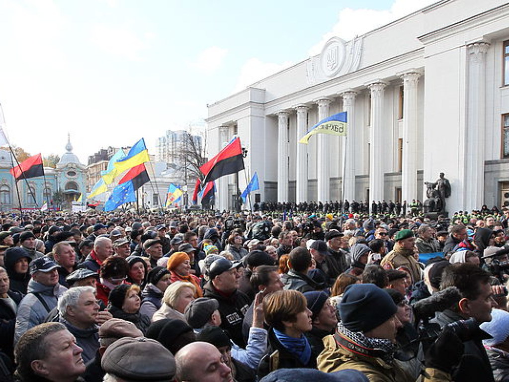 Дж. Питтерс: «Протесты в Киеве продемонстрировали слабость и непопулярность действующей украинской власти»