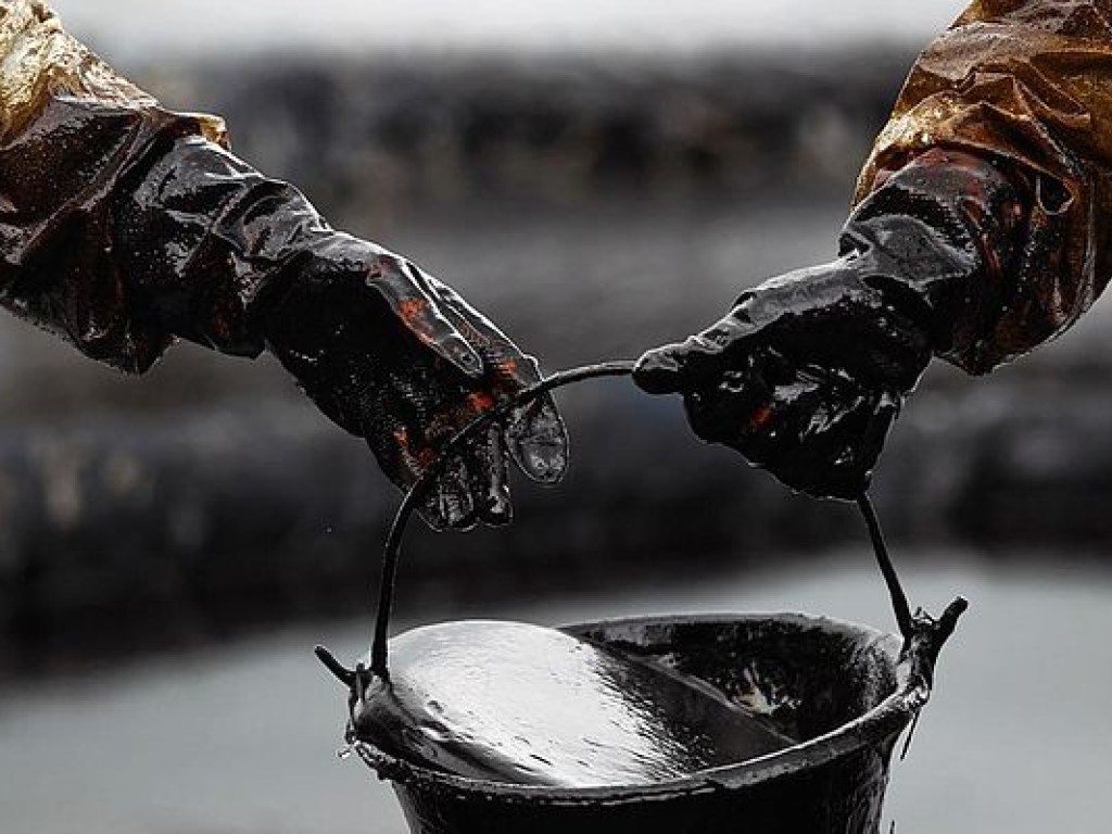 Цена на нефть превысила 60 долларов впервые за два года