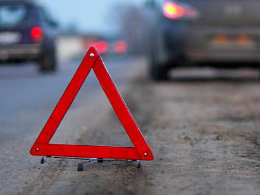 В Житомирской области столкнулись автомобиль Мersedes и маршрутка, есть погибший (ФОТО)