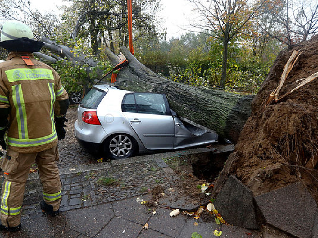 Ураган «Герварт» в Германии: погибли три человека