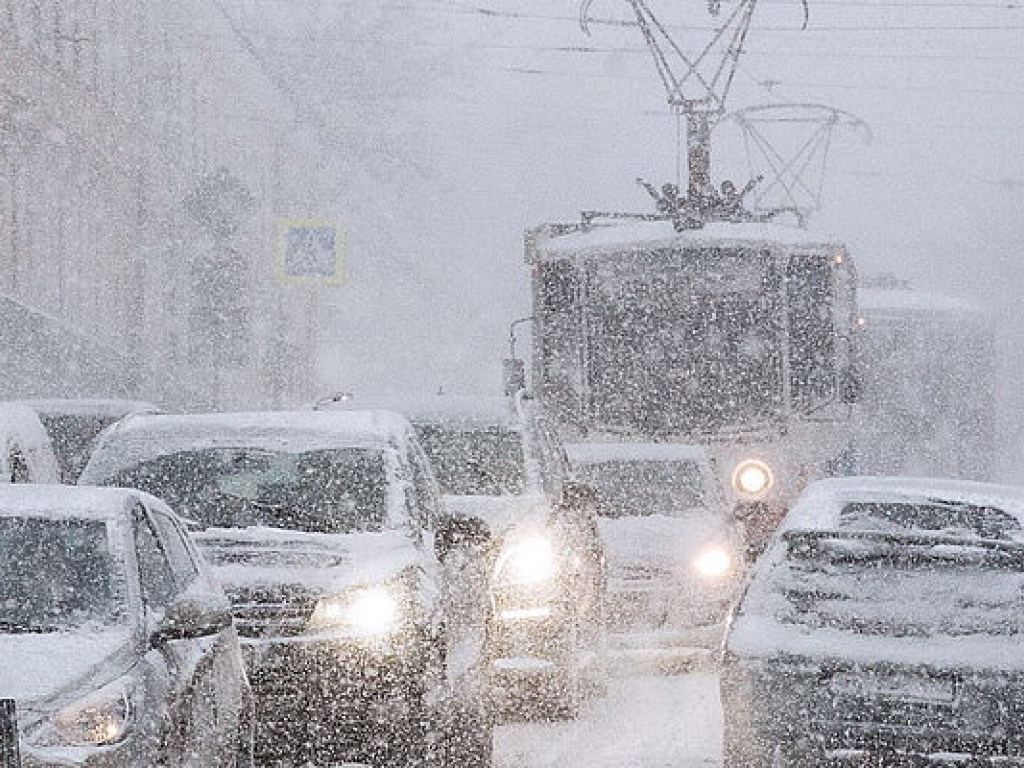 Синоптик: В понедельник погода в Украине ухудшится, ожидаются дожди, снег, метели и штормовой ветер (КАРТА)