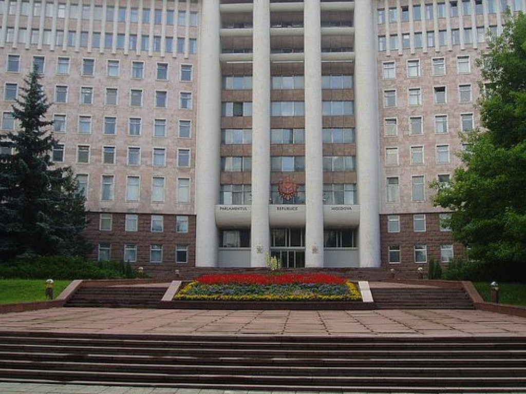 Конституционный суд Молдовы изменил название государственного языка