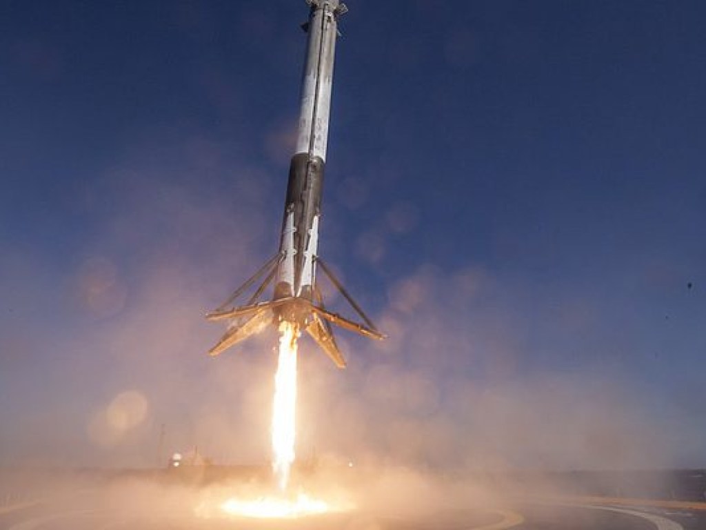 Во время приземления ракеты Falcon 9 произошло ЧП (ФОТО, ВИДЕО)