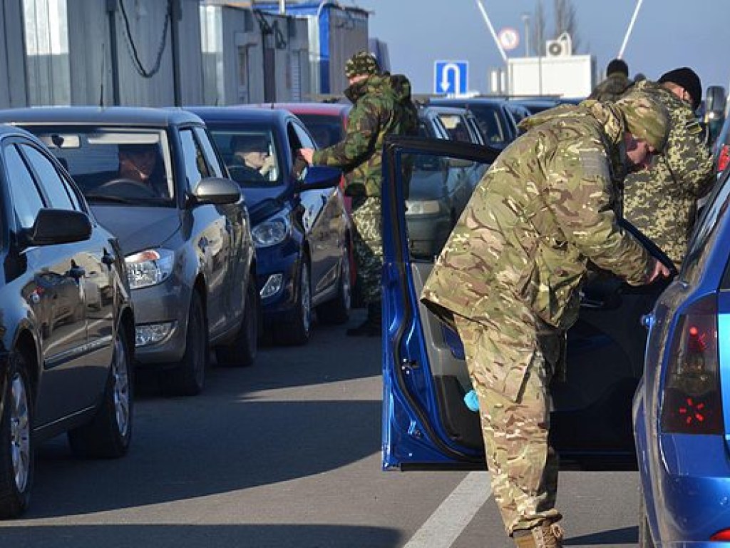 В пунктах пропуска зоны АТО в очередях &#8212; 650 автомобилей