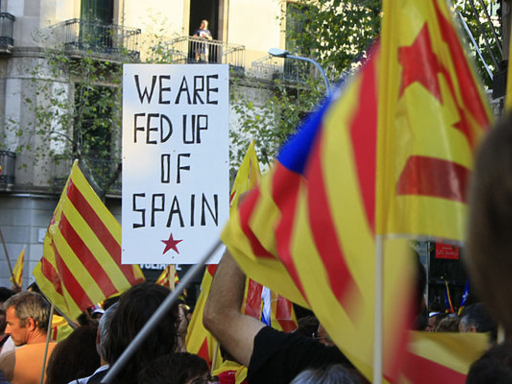 Испания попросила суд выдать международный ордер на арест Пучдемона