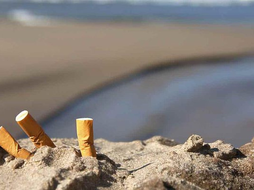Таиланд отстрочил штрафы за курение на пляжах