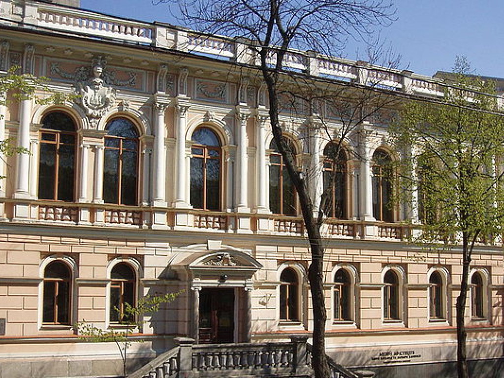 Сотрудники столичного Музея Ханенко заявили об угрозе порчи фонда живописи из-за плохого отопления