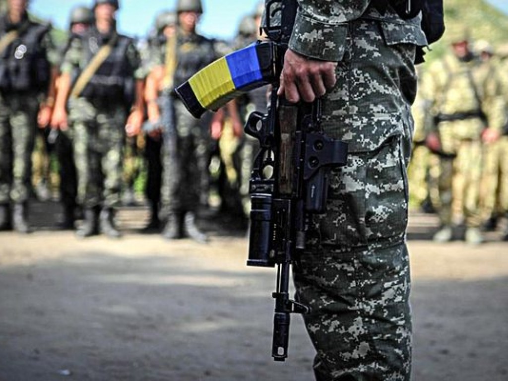Военная служба в пользу нынешней власти в Украине непопулярна – эксперт