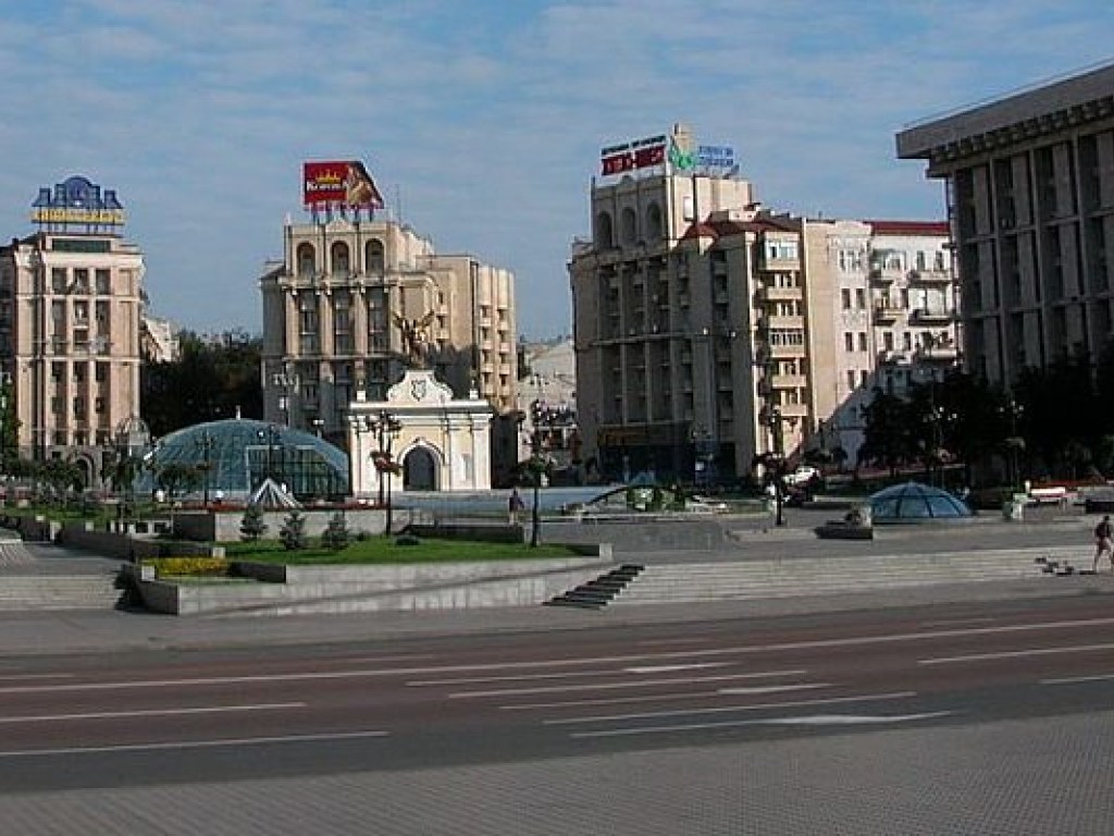 На центральной площади столицы иностранный дипломат получил удар в лицо &#8212; полиция